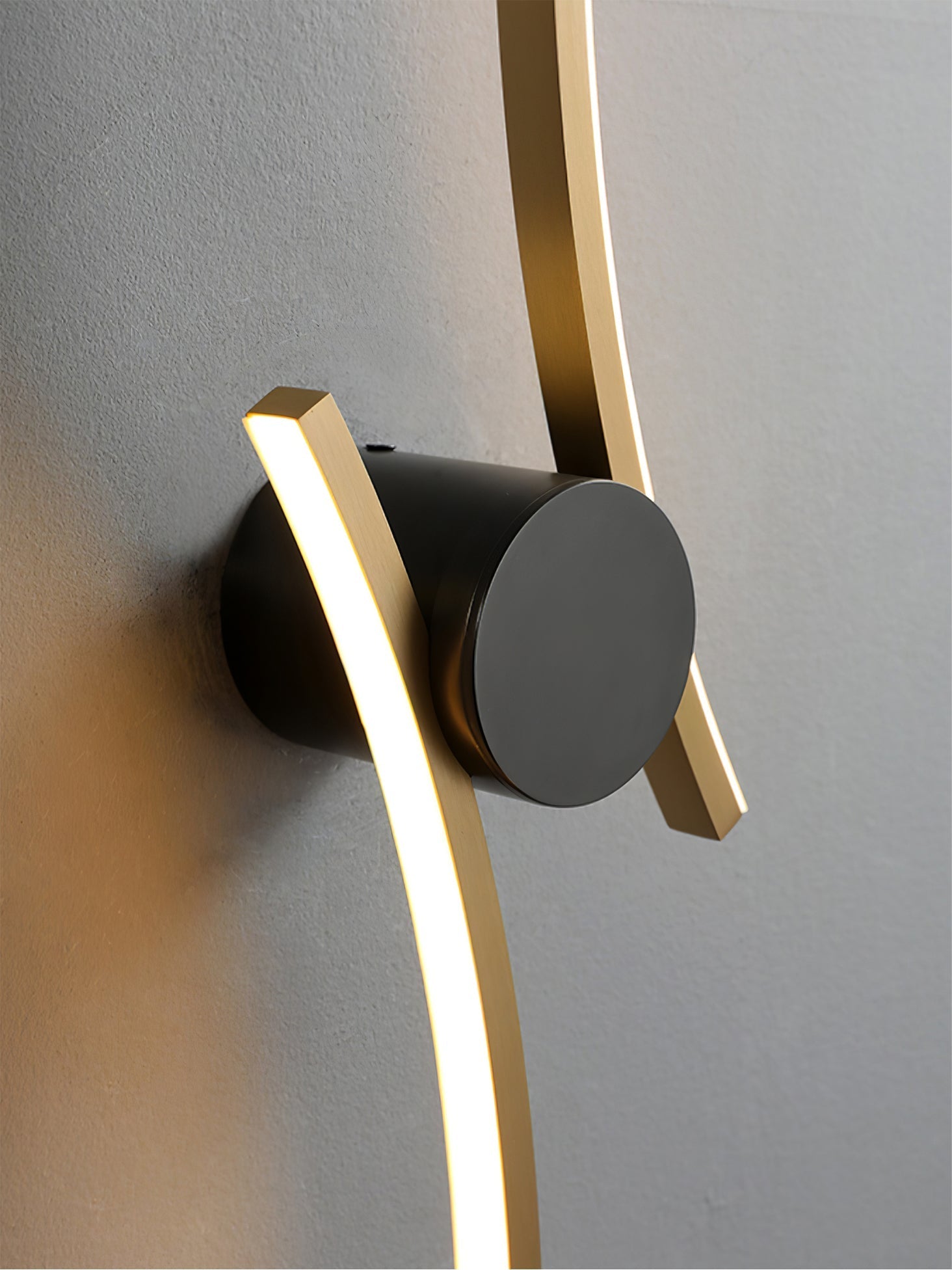 Curved Wall Lamp
