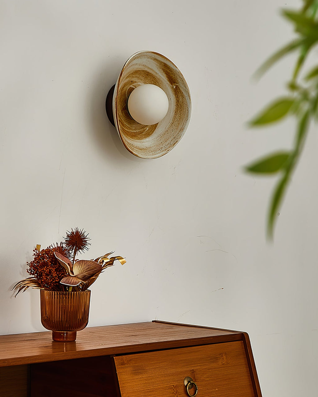 Eala Wall Lamp