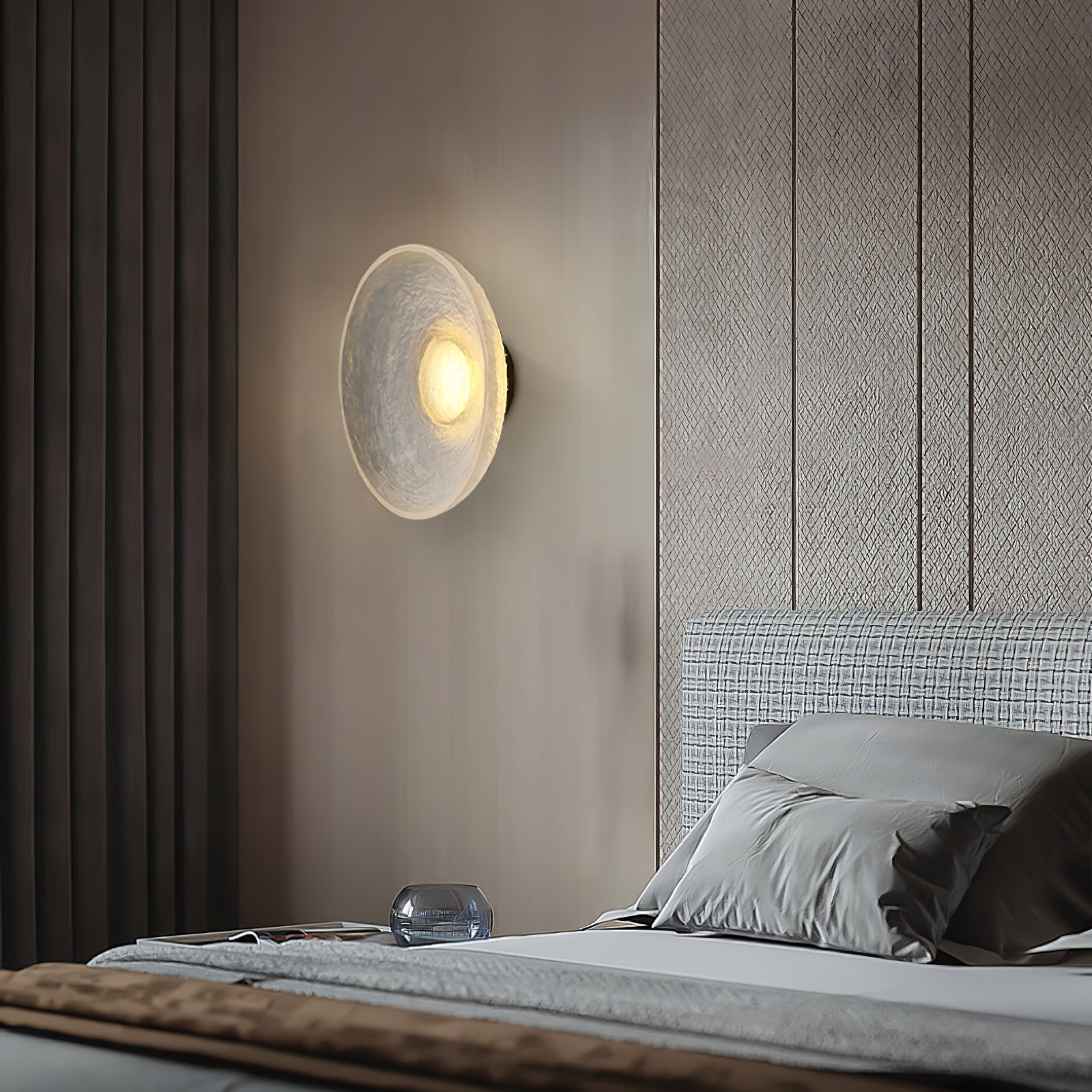 Eclipse Resin Wall Lamp