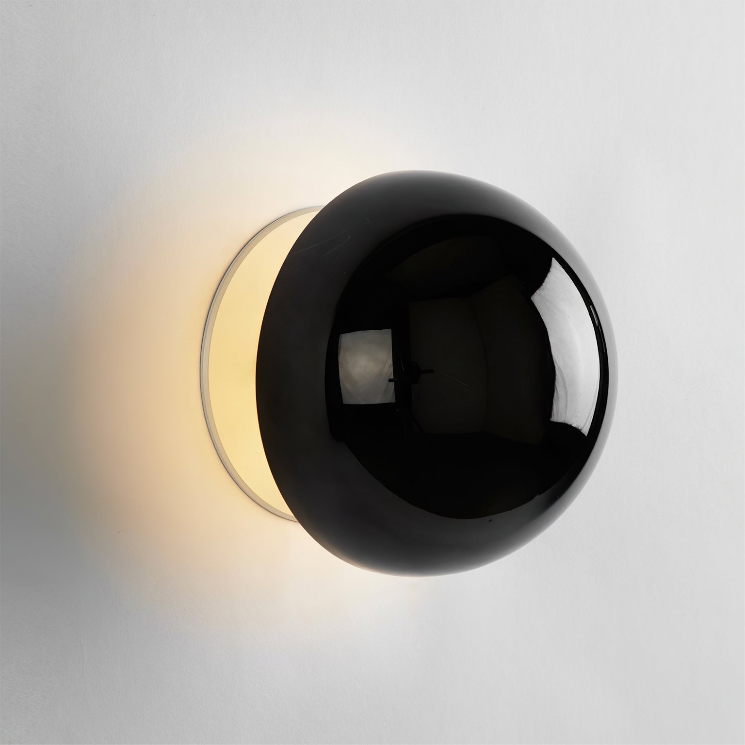 Round Metal Wall Lamp