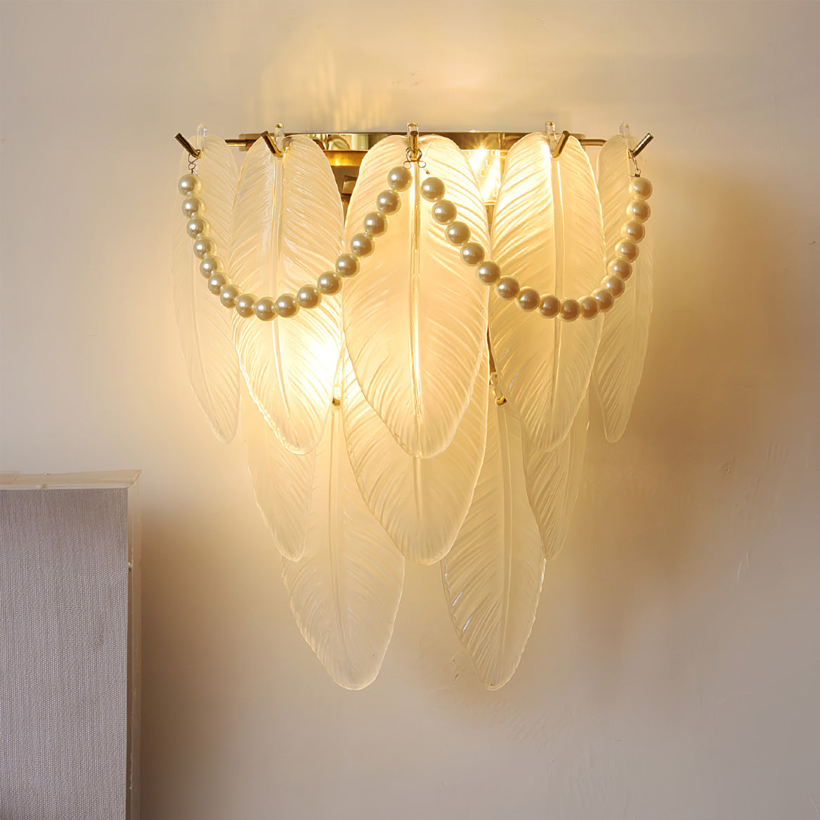 Feather Pearl Wall Lamp