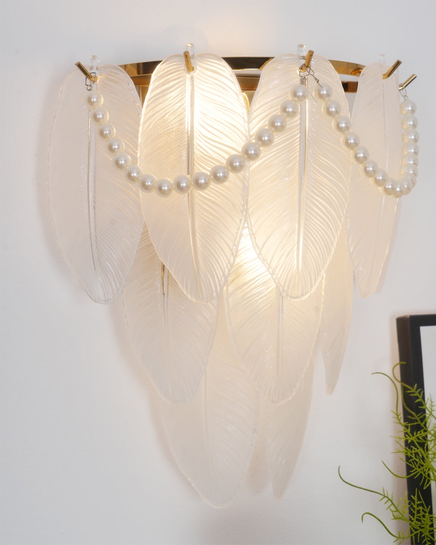 Feather Pearl Wall Lamp