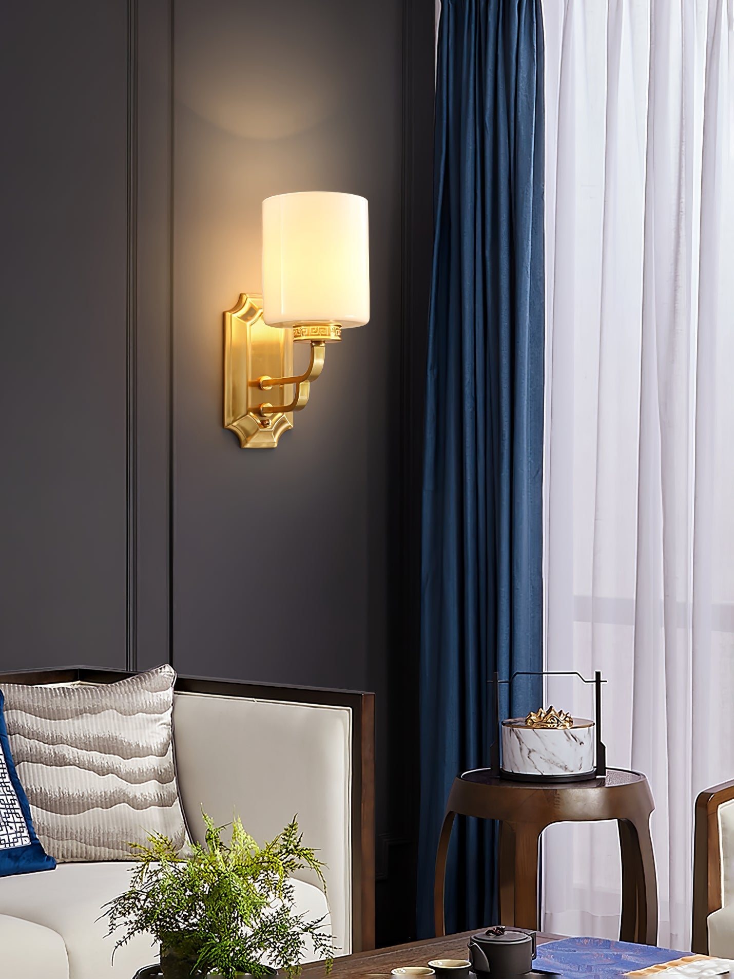 Hamilton Wall Light