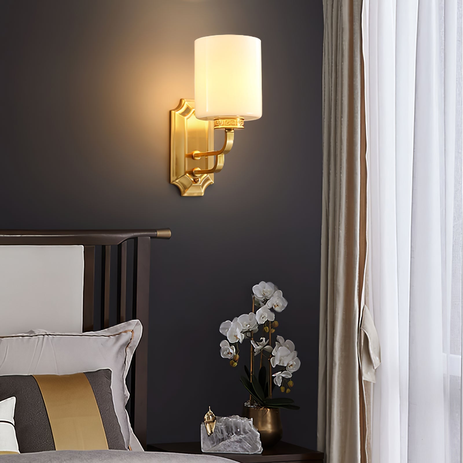 Hamilton Wall Light