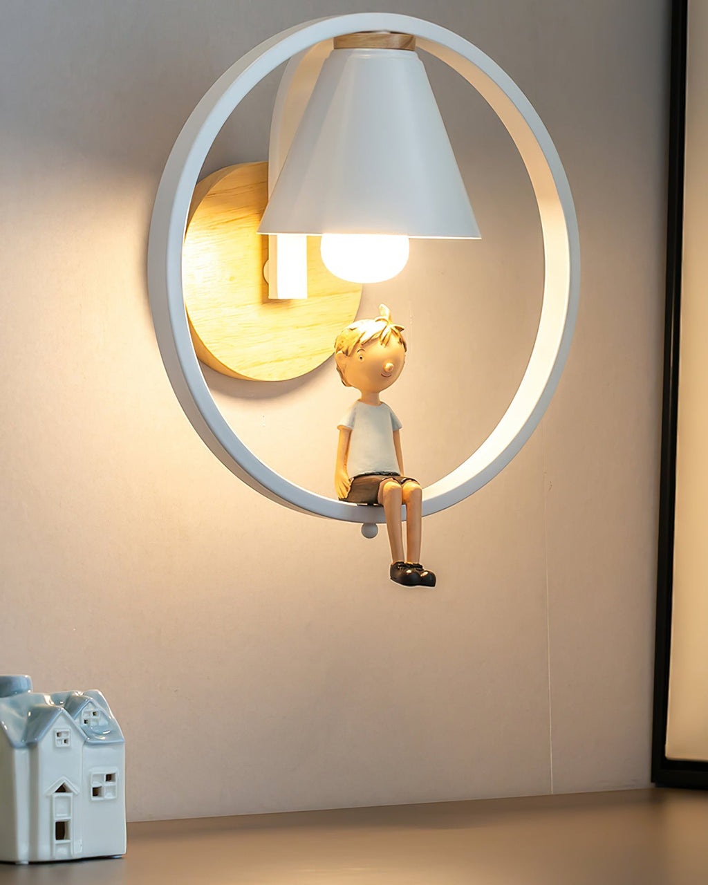 Kona Wall Light