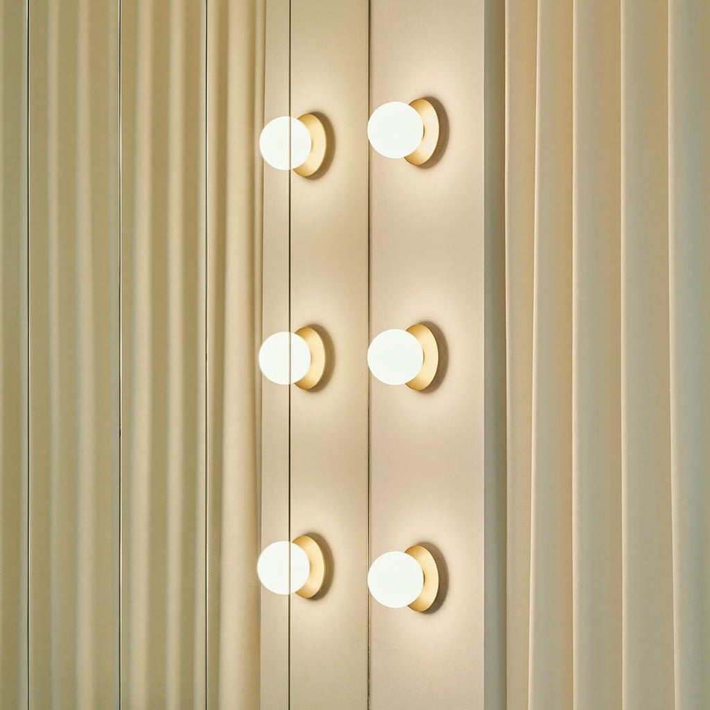 Lila Wall Lamp