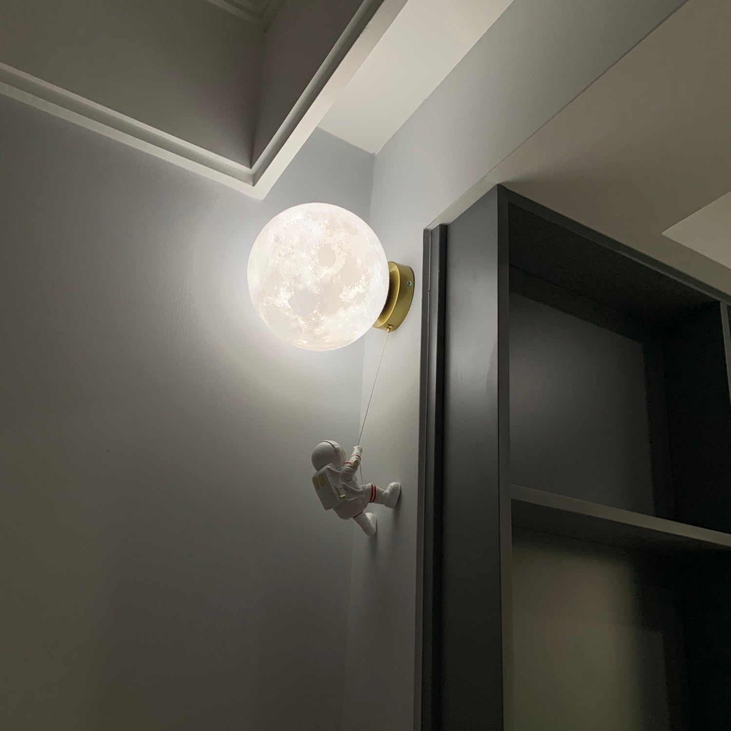 Lunar Wall Lamp