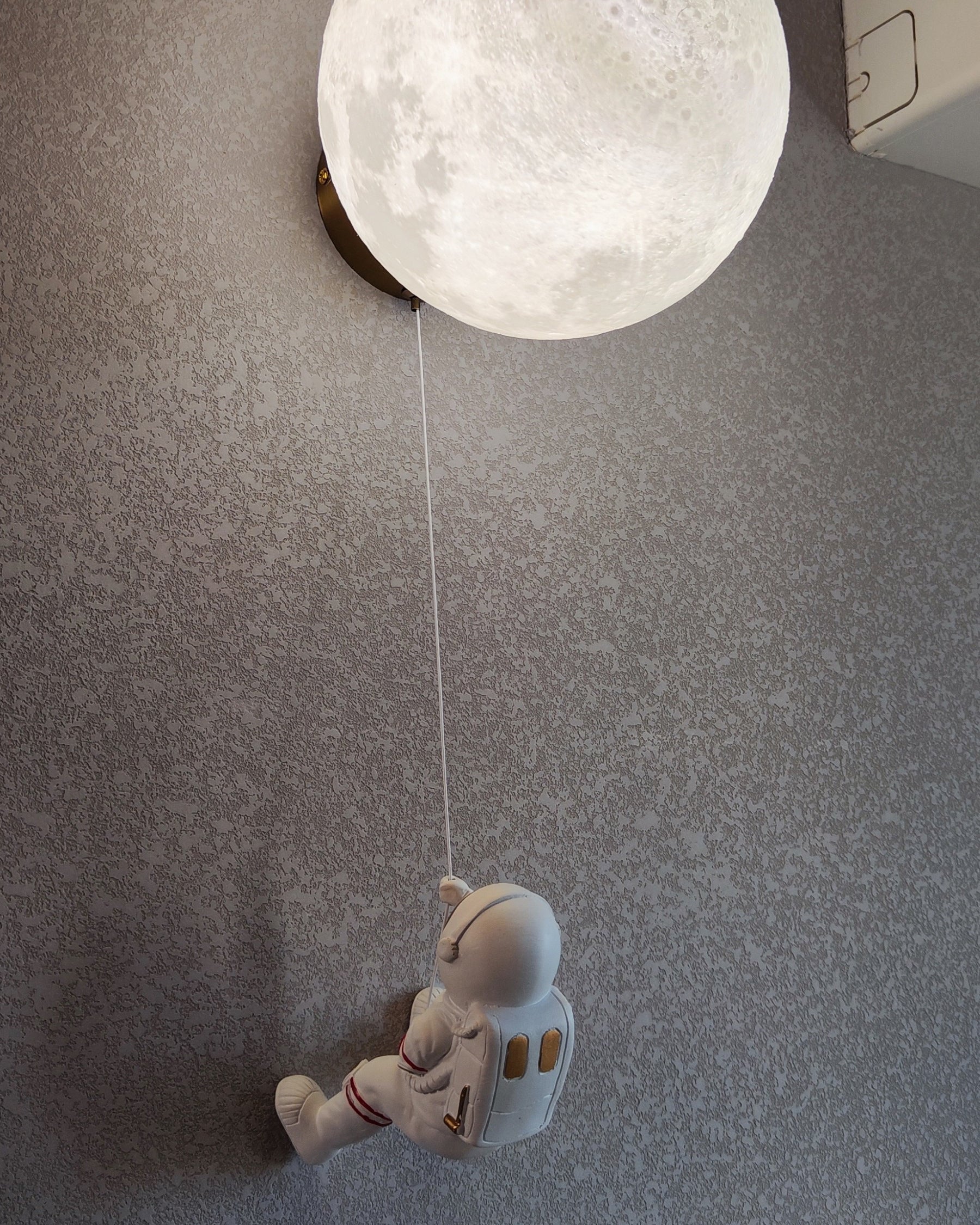 Lunar Wall Lamp
