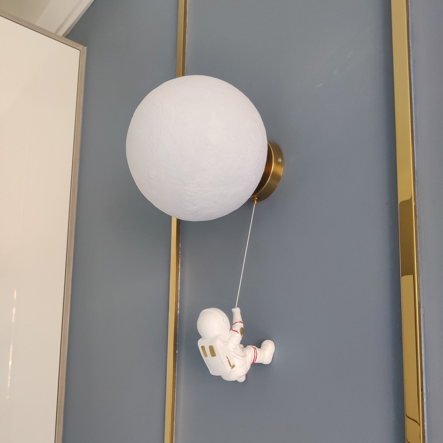 Lunar Wall Lamp
