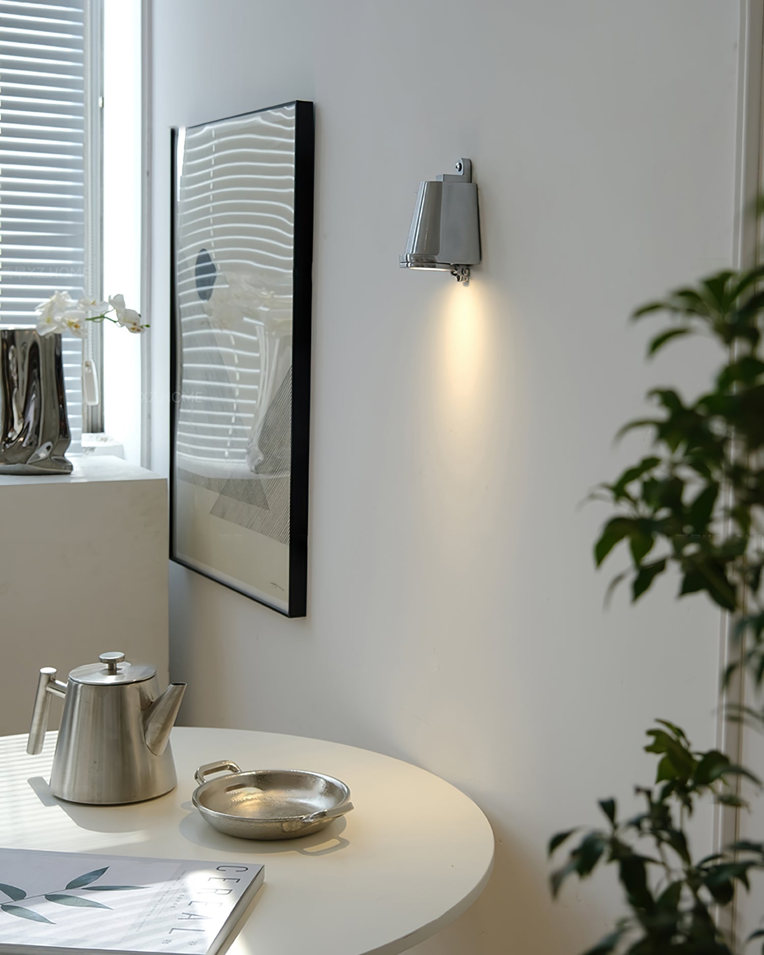 Mast Wall Light