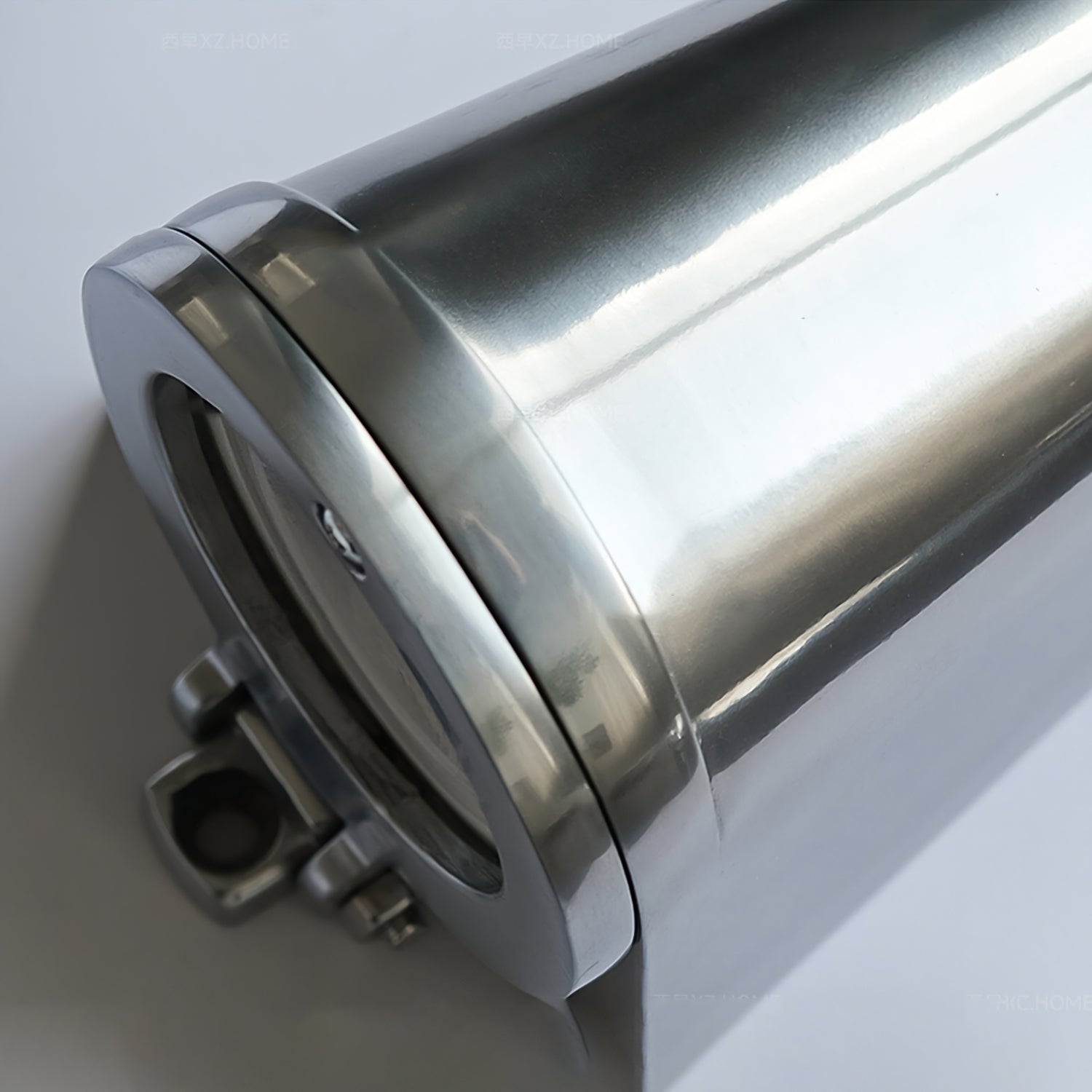 Mast Wall Light