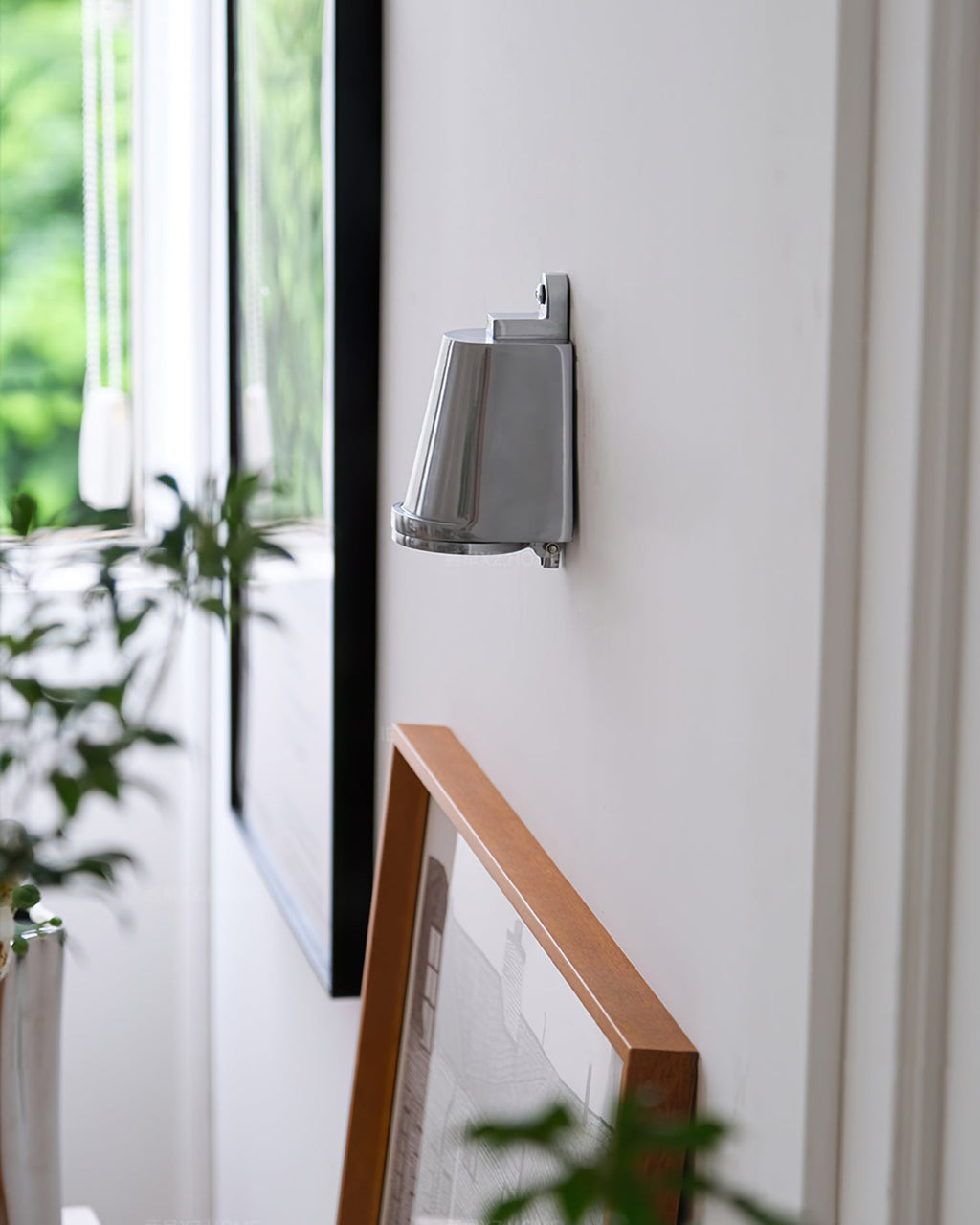Mast Wall Light