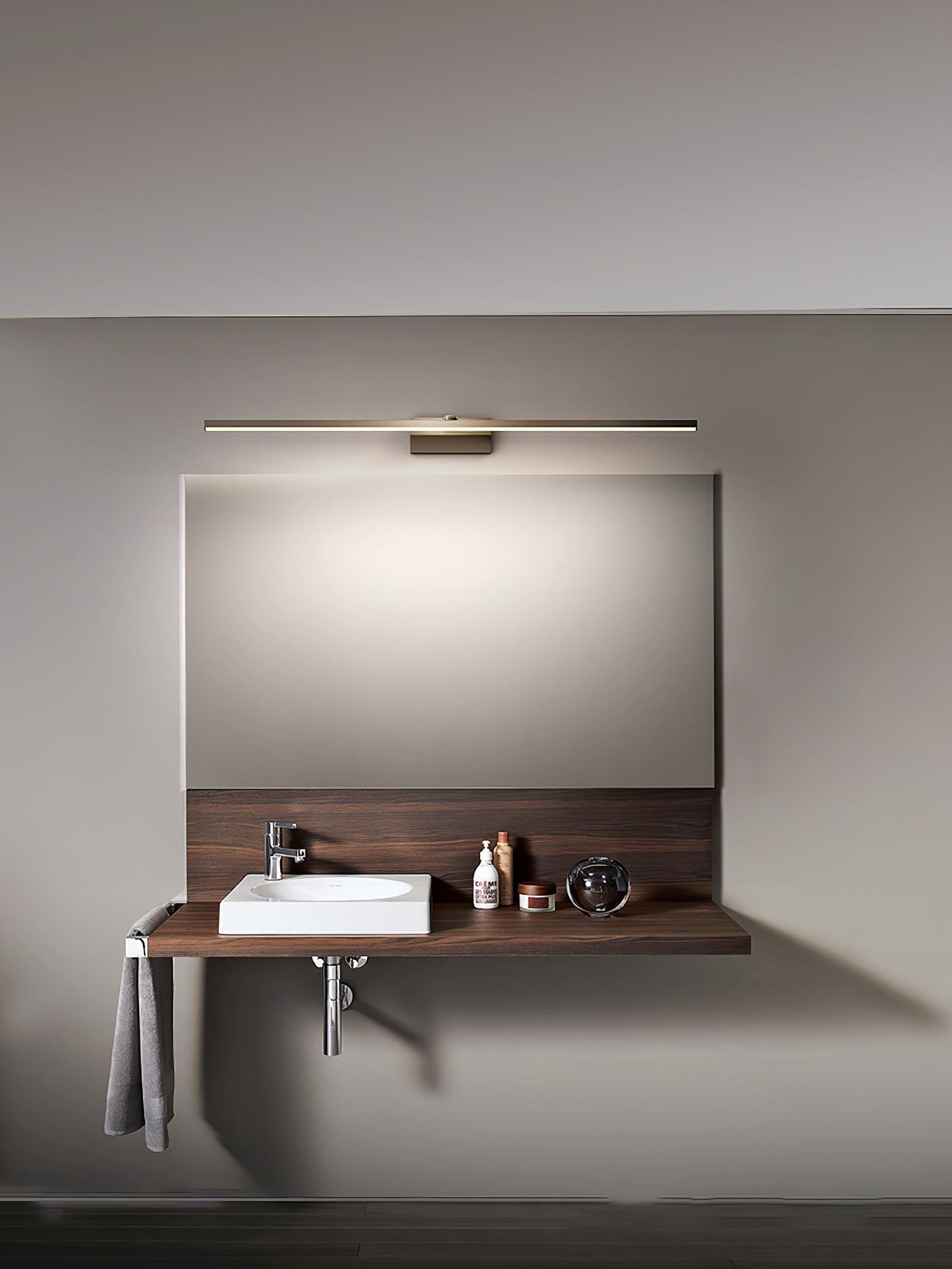Metallic Streamlined Wall Light