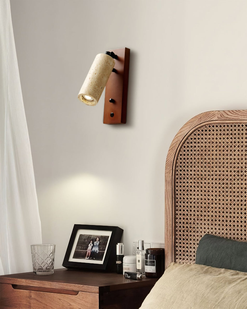 Ouglres Wall Lamp