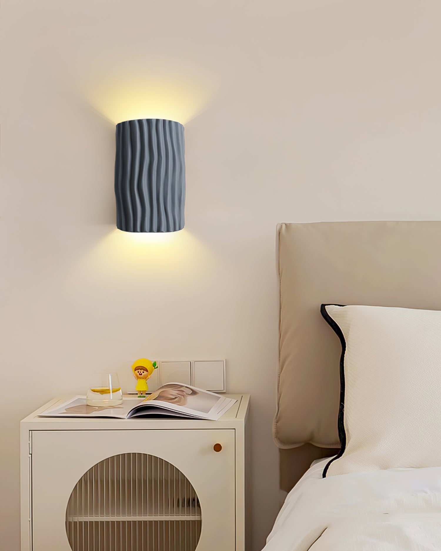 Pleated Resin Wall Lamp