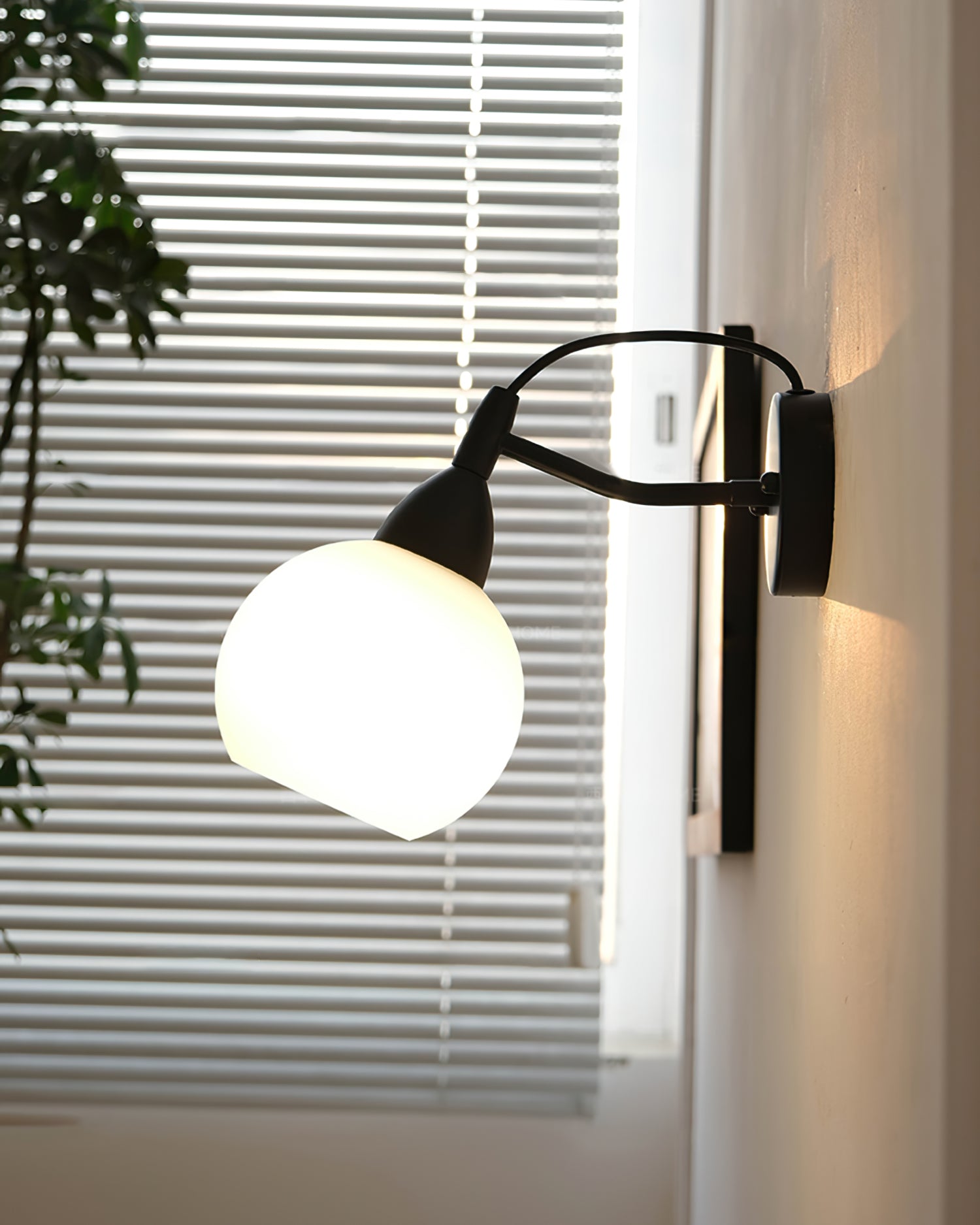 Reese Wall Lamp