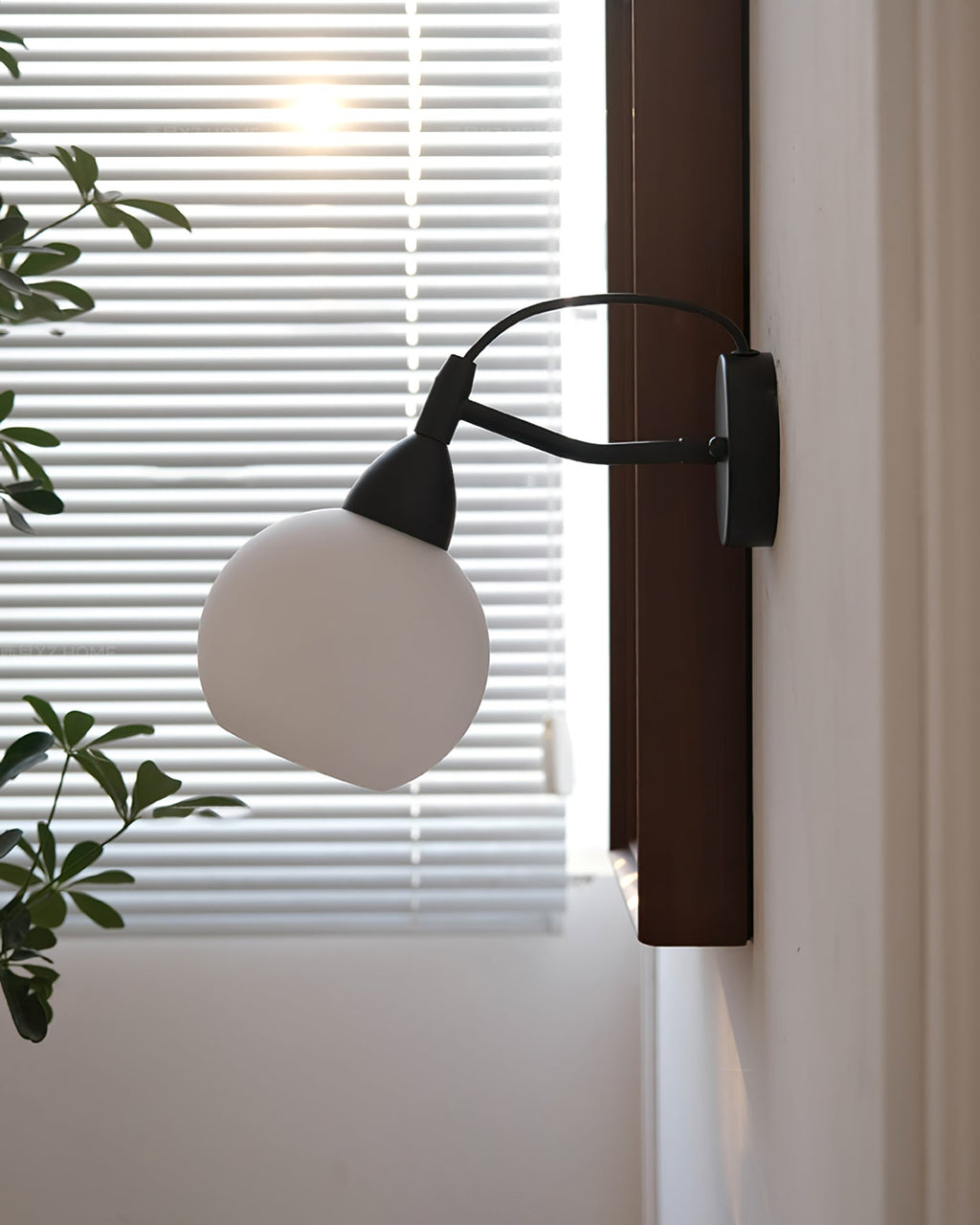 Reese Wall Lamp