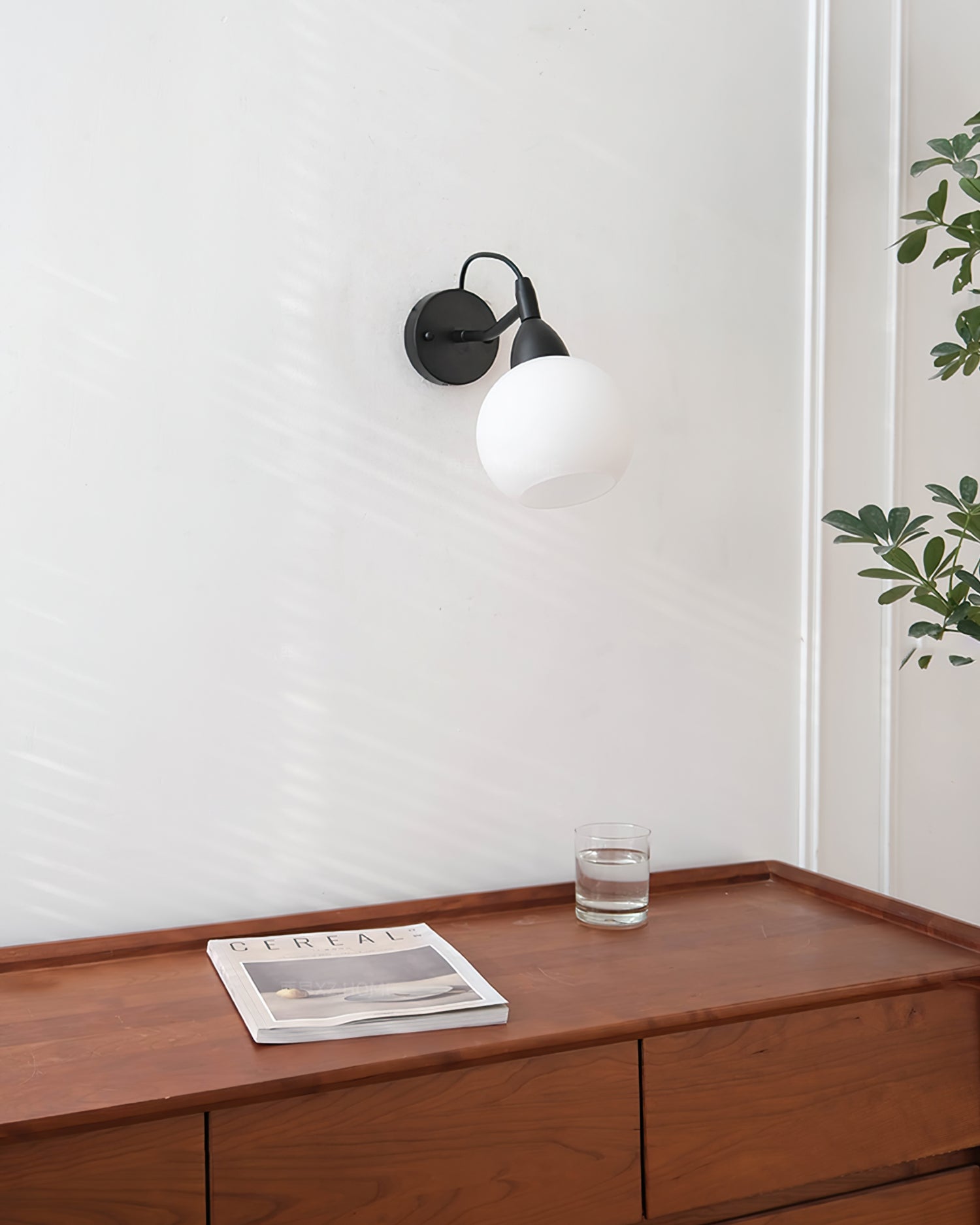 Reese Wall Lamp