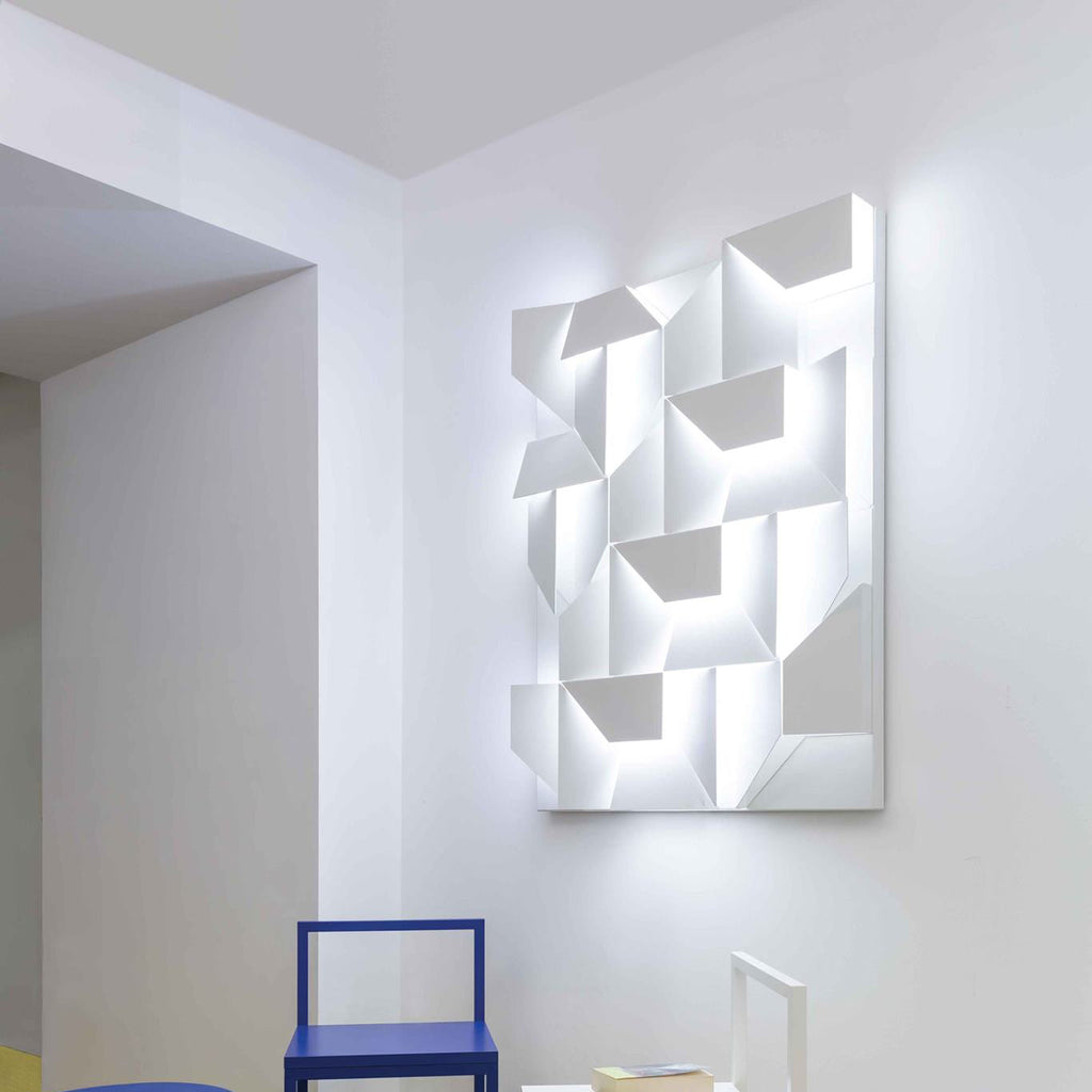 Shadows Wall Lamp