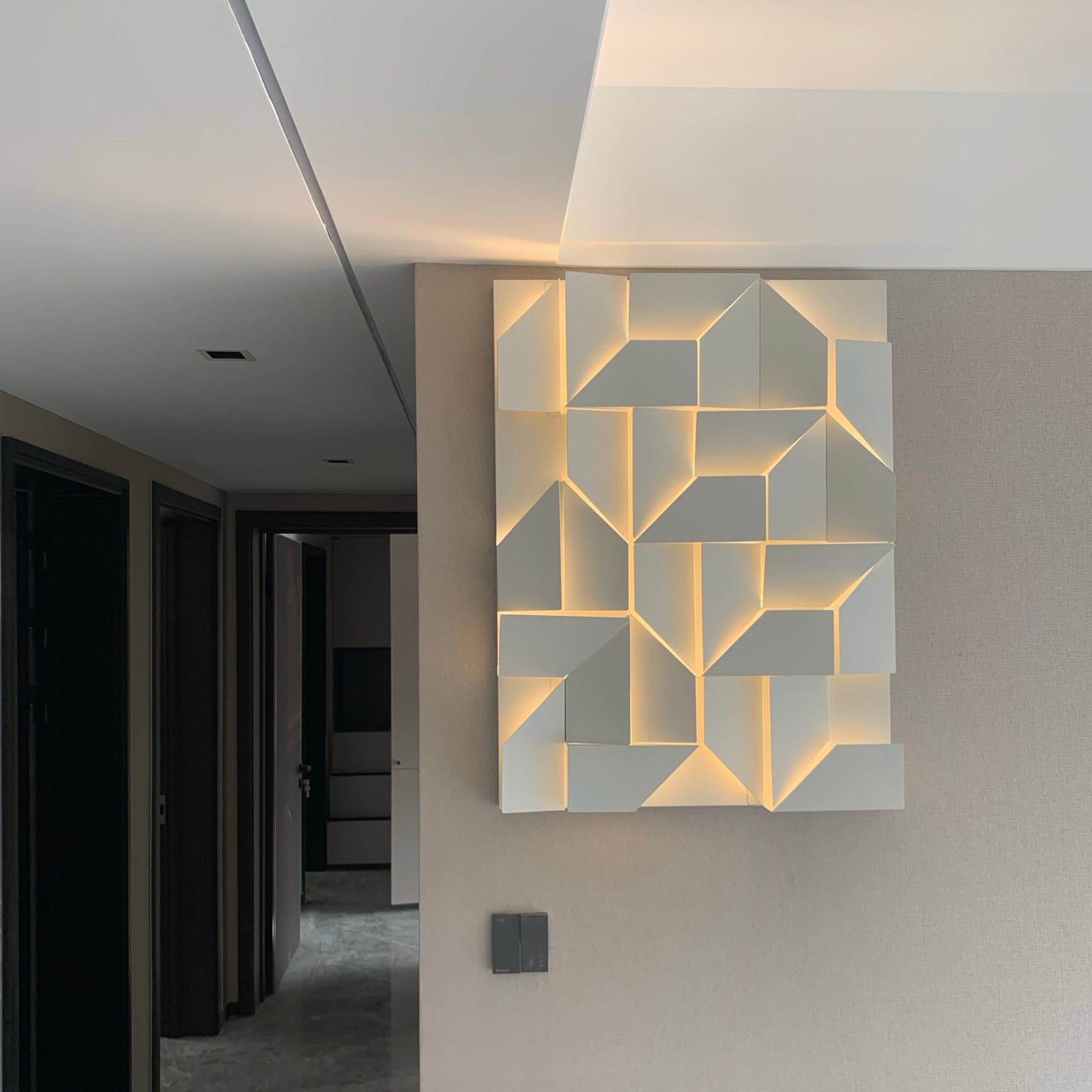 Shadows Wall Lamp