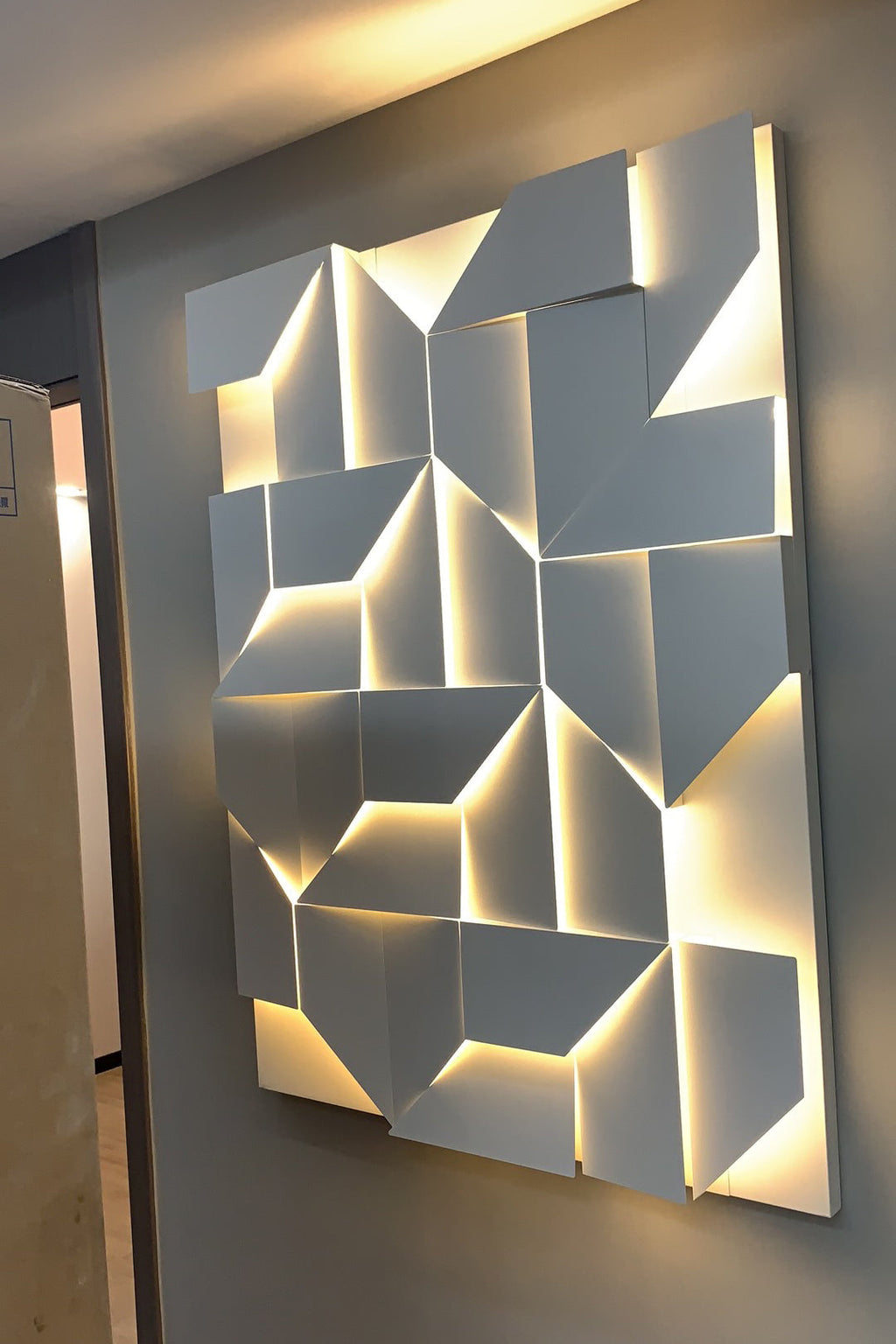 Shadows Wall Lamp