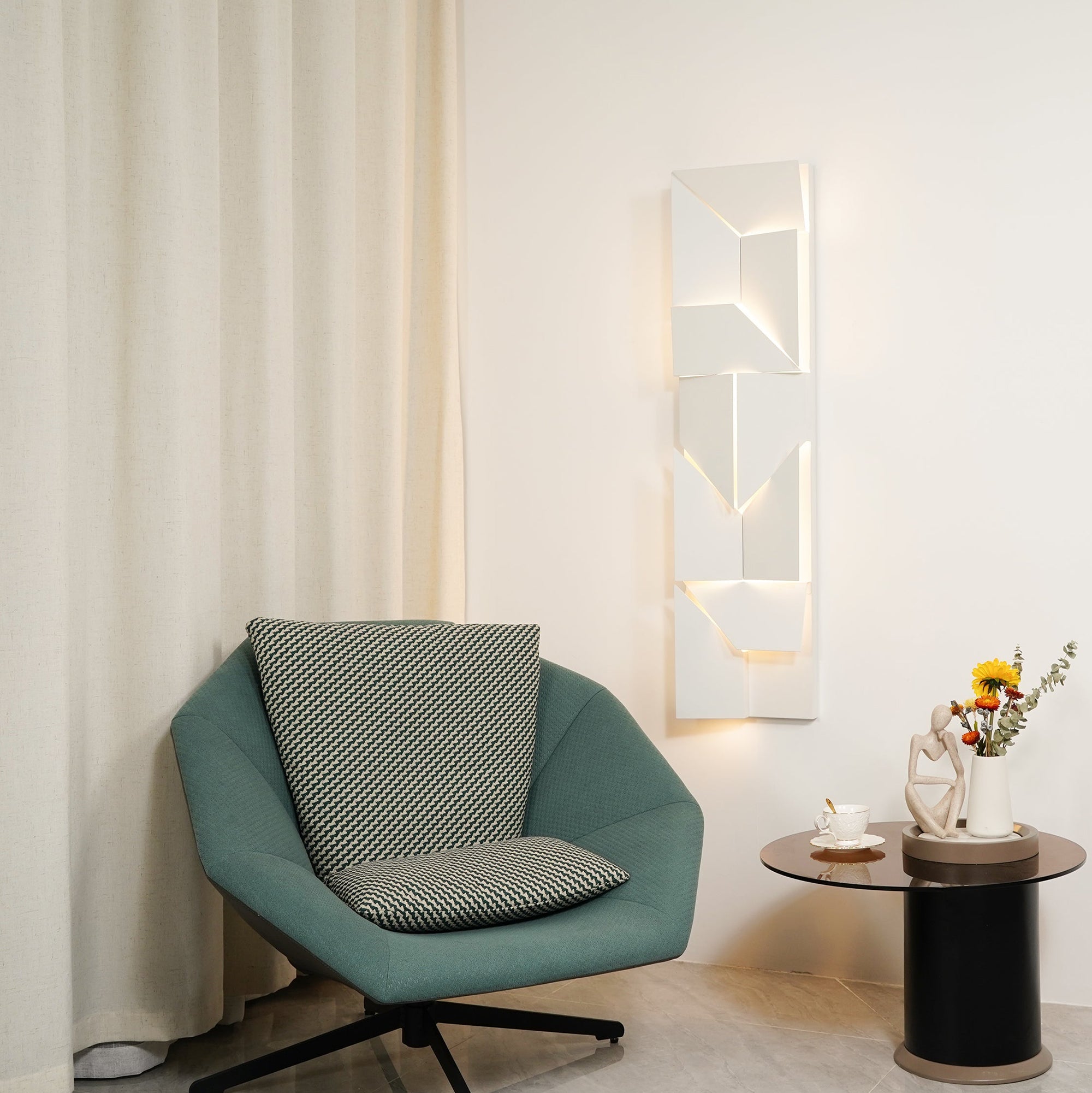 Shadows Wall Lamp