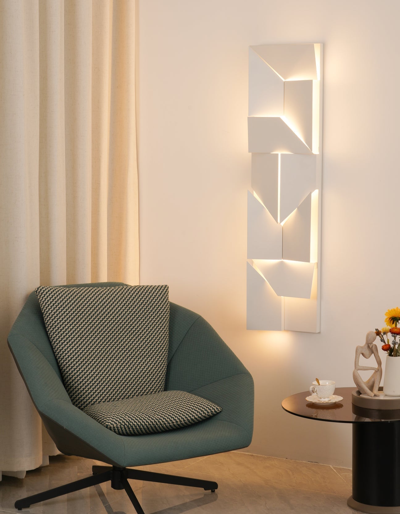 Shadows Wall Lamp
